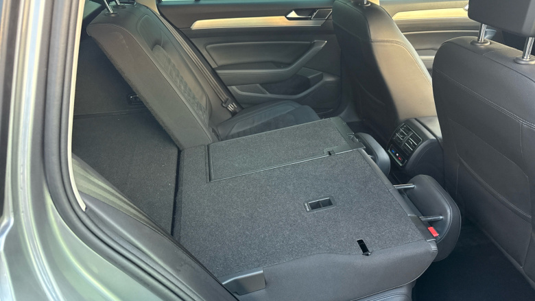 Volkswagen Passat 2.0 TDI GT 5dr DSG [Panoramic Roof] Diesel Estate